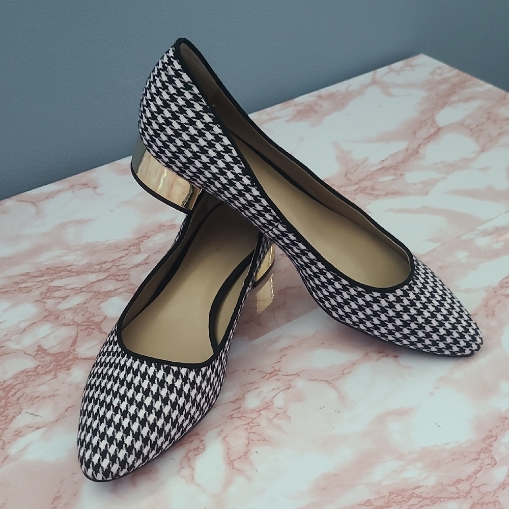 EUC Ann Taylor Black White Chevron Gold Heel Pointed Toe Flat Sz 7.5M